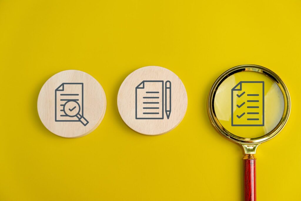 リプレース作業完了後の動作確認やデータ移行の最終チェックを行うイメージ