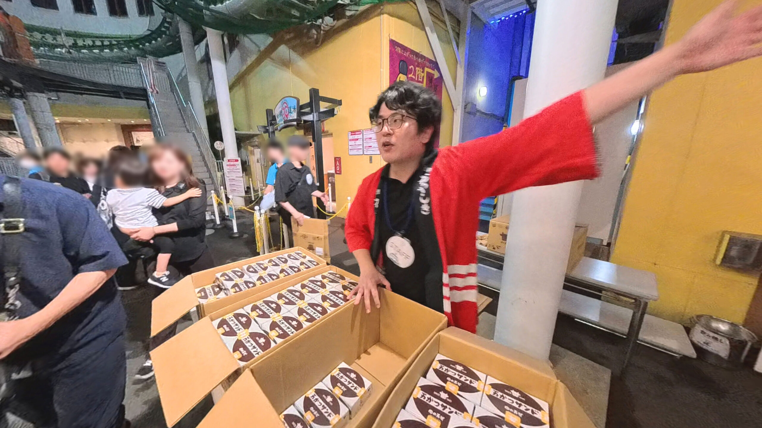 ゲストの方に一人一個「万世のカツサンド」をご用意