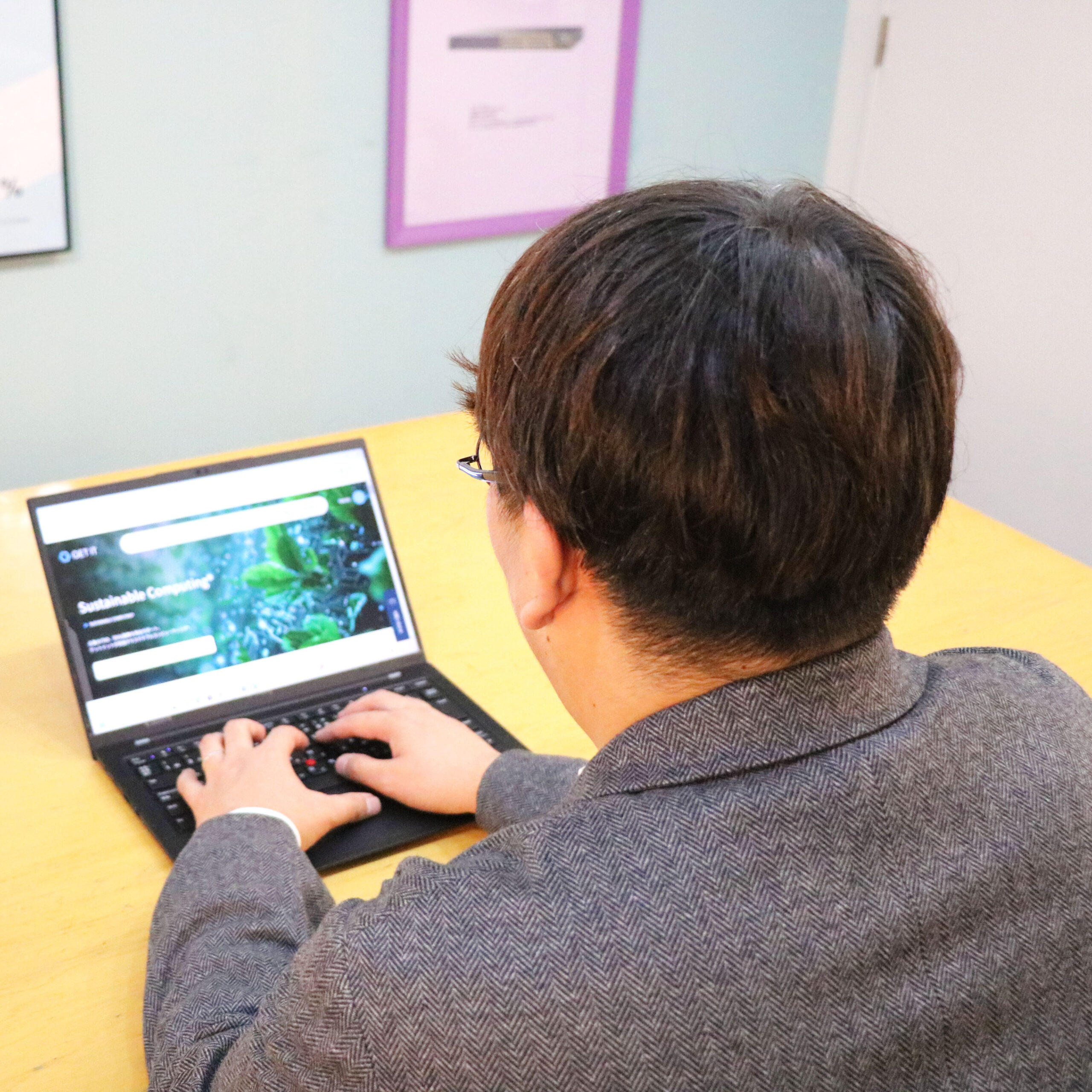 自分の裁量で市場を読み、 取引先と交渉しながら数百台を動かしていく