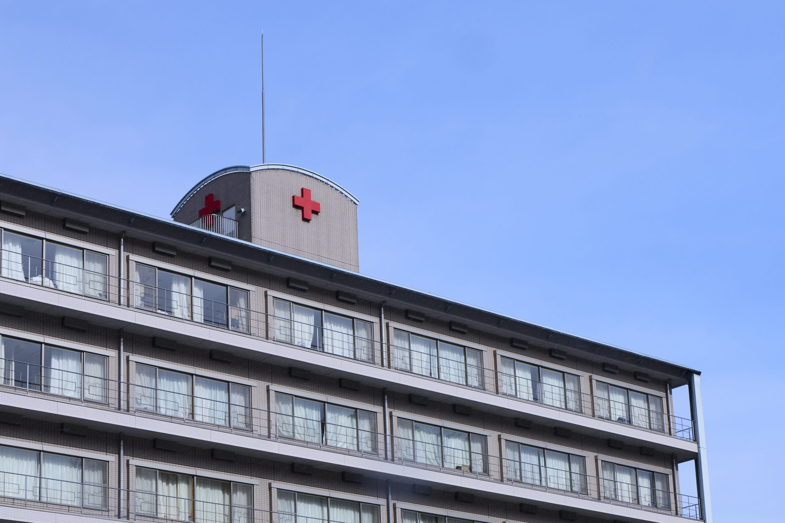 【相模原赤十字病院さま導入事例】止められない医療を守る。電子カルテ更新を支えた第三者保守という選択