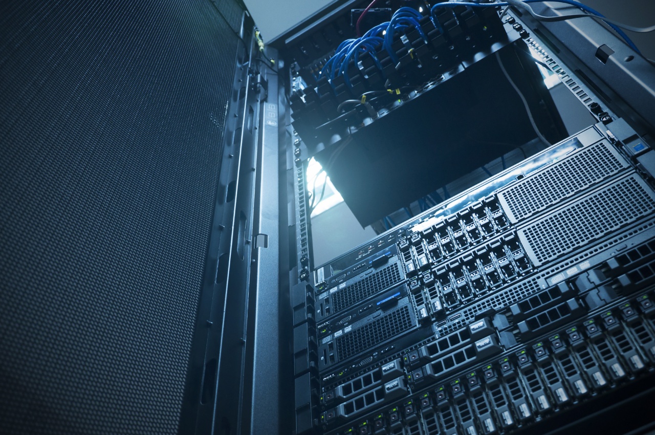 NEC Express5800/R320f-E4（FTサーバー）の第三者保守事例 – 希少性が高いFTサーバーの延長保守を実現
