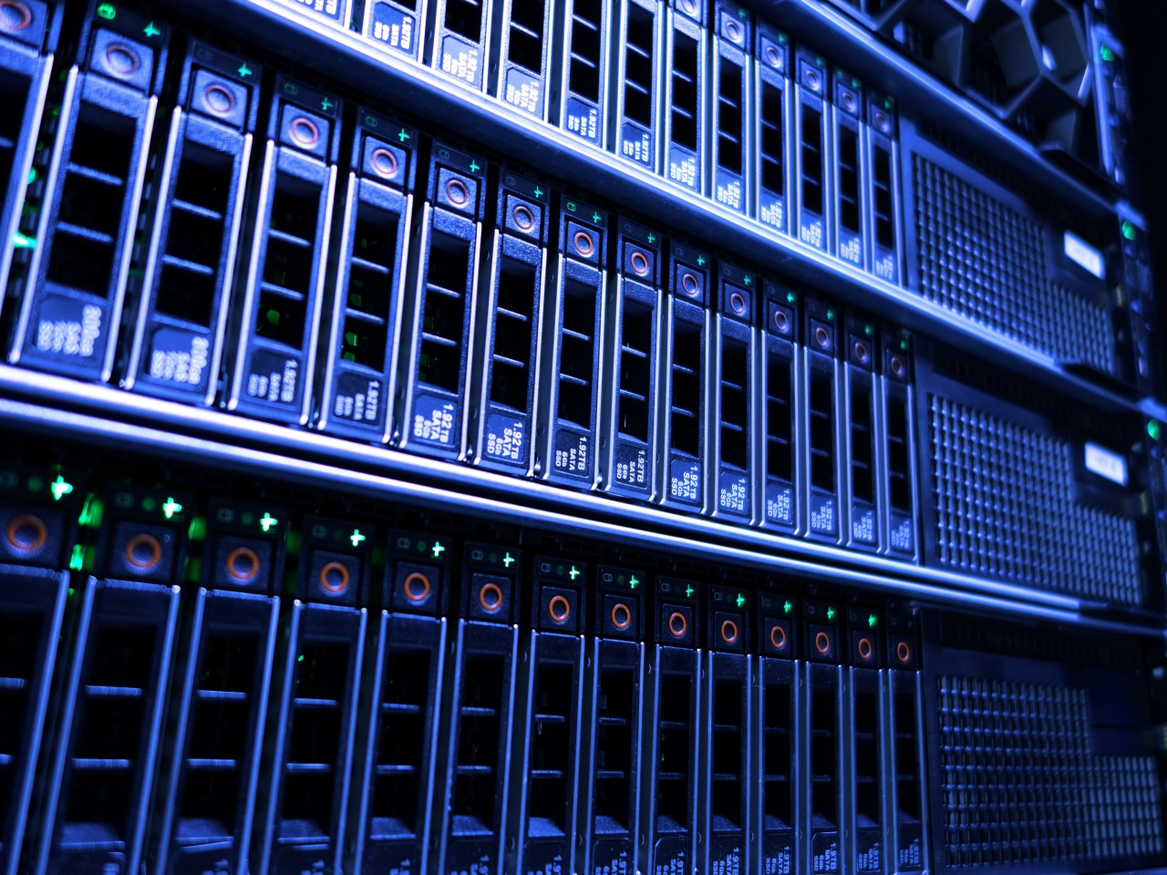 【ITADサービス】複数拠点に分散する機器を入れ替え時期に合わせ段階的に回収・データ消去