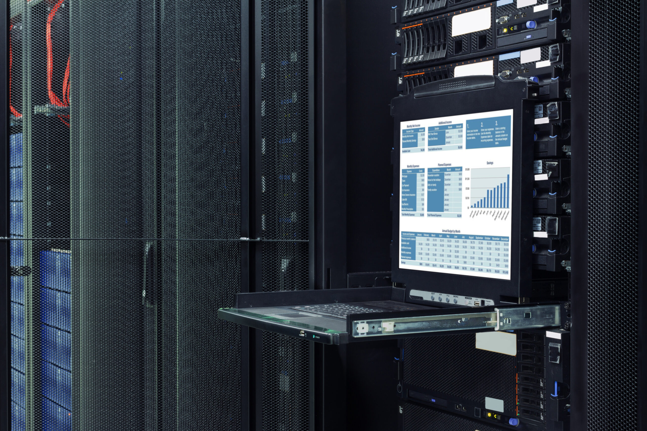 富士通 PRIMERGY RX2540 M4 の第三者保守事例 – メーカー保守終了後、クラウド移行完了までの延長保守で安定稼働を実現