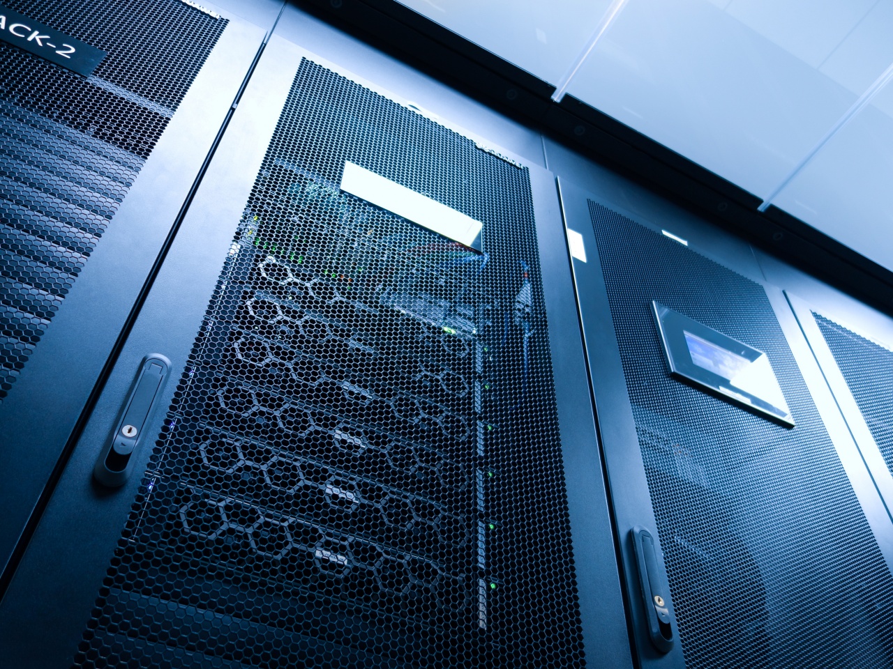 HPE ProLiant DL360 Gen10 レンタル＋保守事例 – レンタル機器にもオンサイト保守を付帯